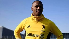 Roma garante Tiago Djaló por empréstimo após ser impedida de contratar central austríaco