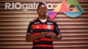 Alex Sandro chegou: «Acompanho Flamengo desde que era menino»