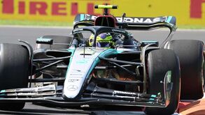 Lewis Hamilton foi o mais rápido em dia com estreia azarada para Kimi Antonelli