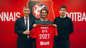 Jota regressa ao futebol europeu e assina pelo Rennes até 2027
