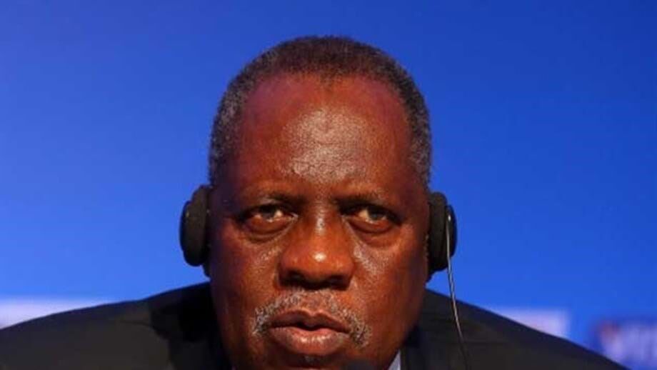 Antigo presidente interino da FIFA Issa Hayatou morre aos 77 anos