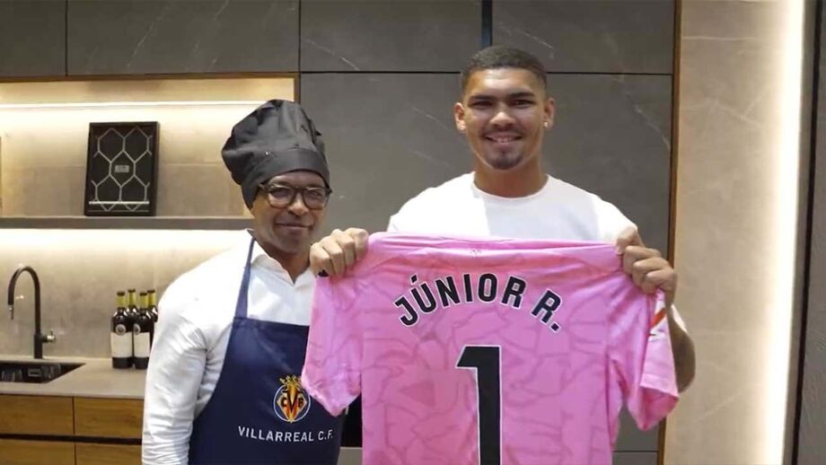 Antigo jogador do clube apresentou o novo reforço para a baliza, que chega do Famalicão