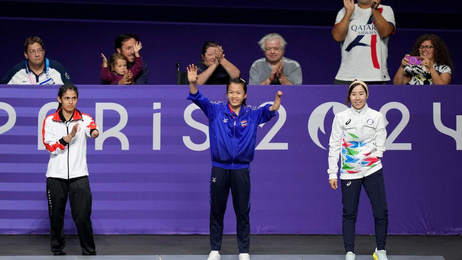 Paralímpicos: Afegã faz história com inédita medalha para equipa de refugiados