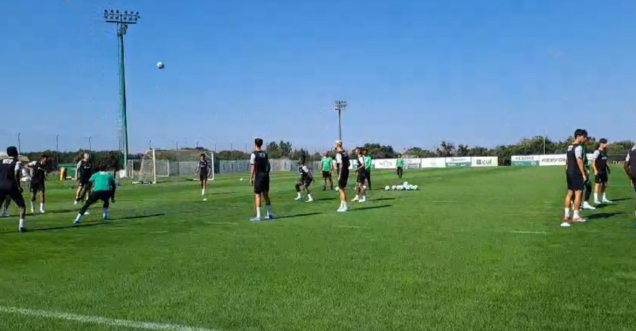 Último treino do Sporting antes da Supertaça: do protetor solar à má pontaria de Rúben Amorim  