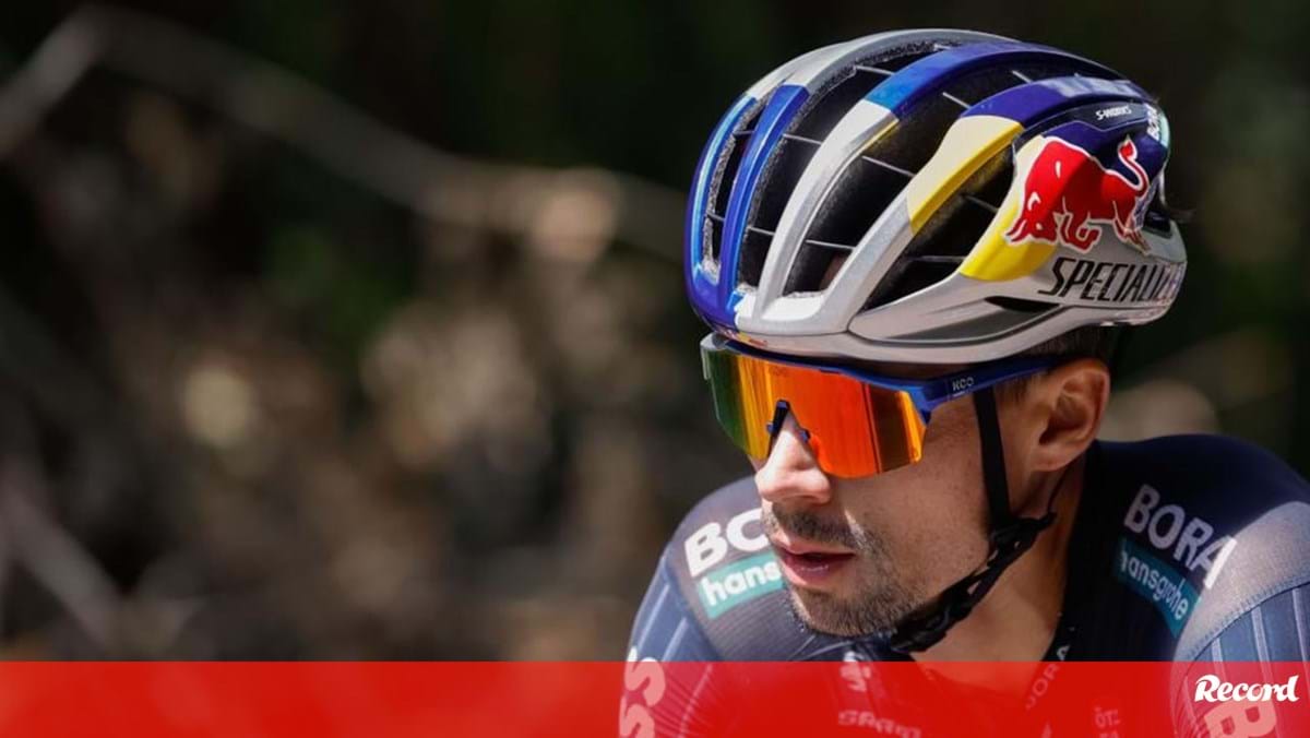 Primoz Roglic penalizado em 20 segundos por apanhar 'boleia' atrás do carro da sua equipa