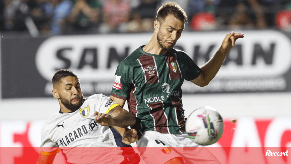 Ferro pode ficar um mês de fora