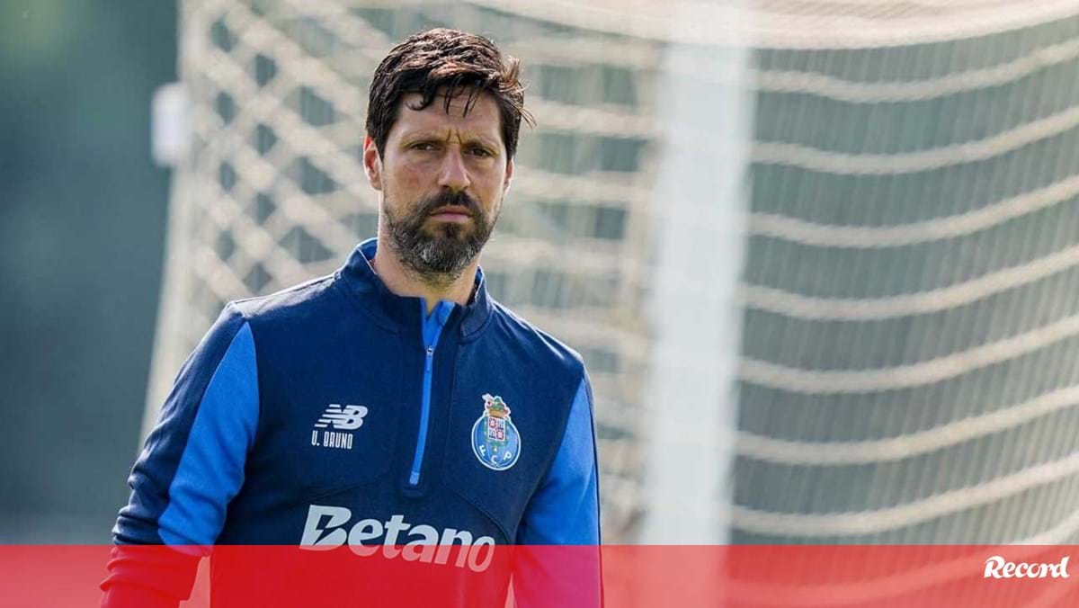 Um veterano e cinco jovens promovidos ao treino do FC Porto