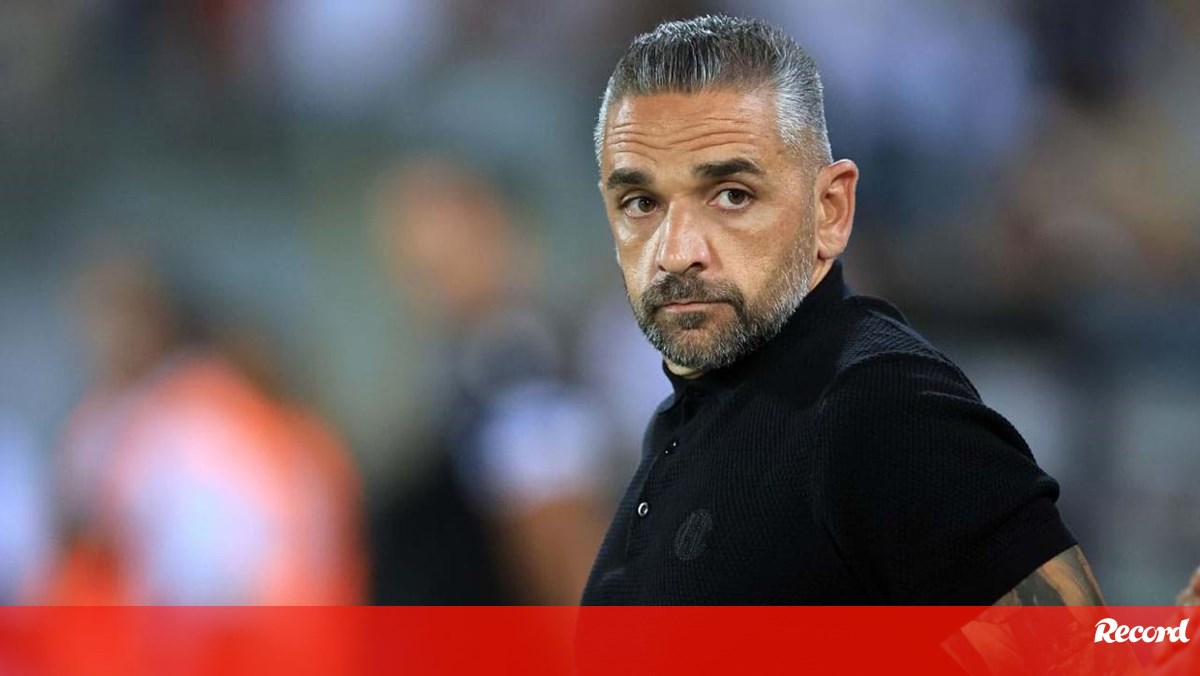 Entra Rivas, sai Marco Cruz e Mangas presente: a lista final do V. Guimarães para a Liga Conferência