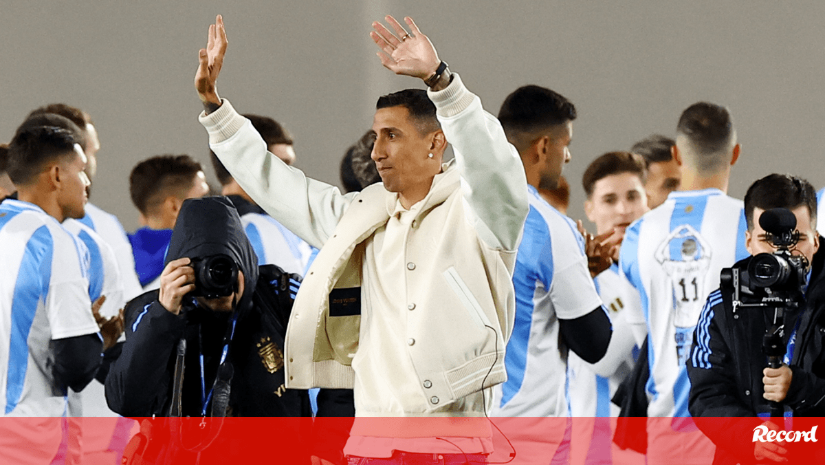 «Agora sou mais um adepto»: o emocionado discurso de Di María no adeus à seleção argentina