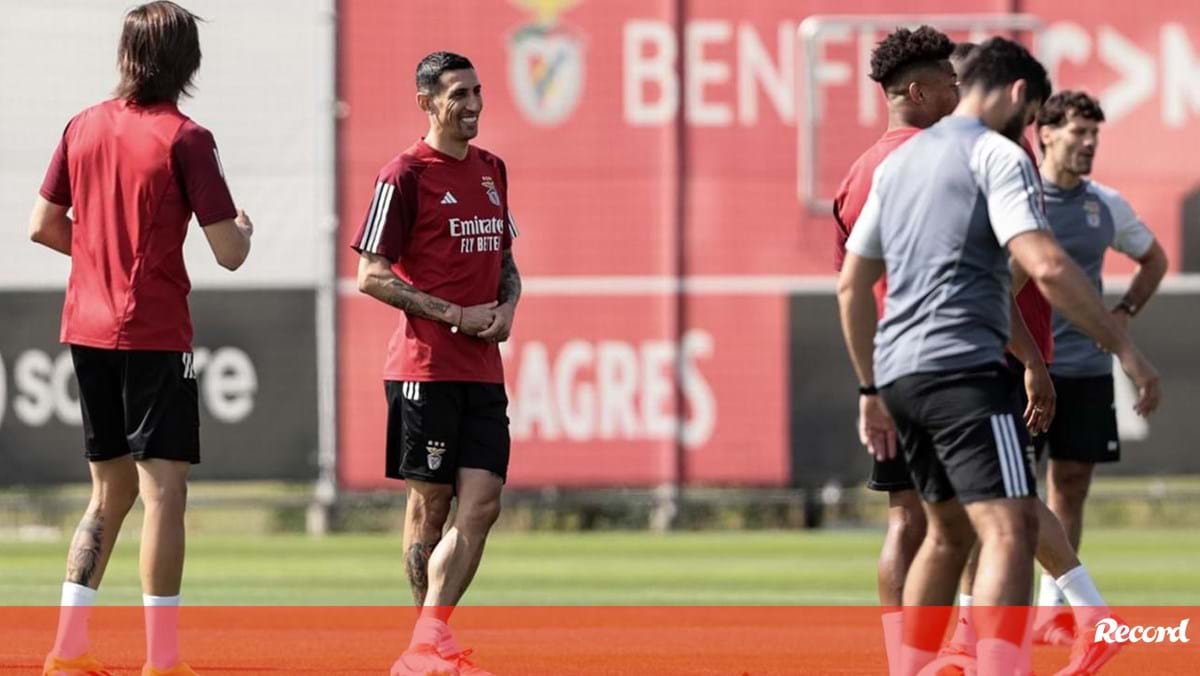 Di María apresenta-se a Bruno Lage: extremo já voltou ao Seixal