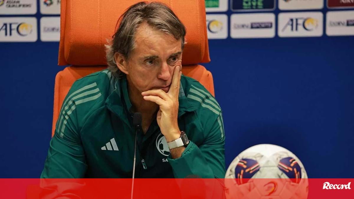 Roberto Mancini deixa crítica à liga saudita: «Há demasiados estrangeiros»