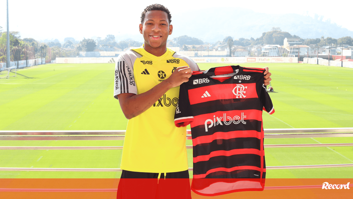 Gonzalo Plata na apresentação pelo Flamengo: «A experiência no Sporting foi difícil»