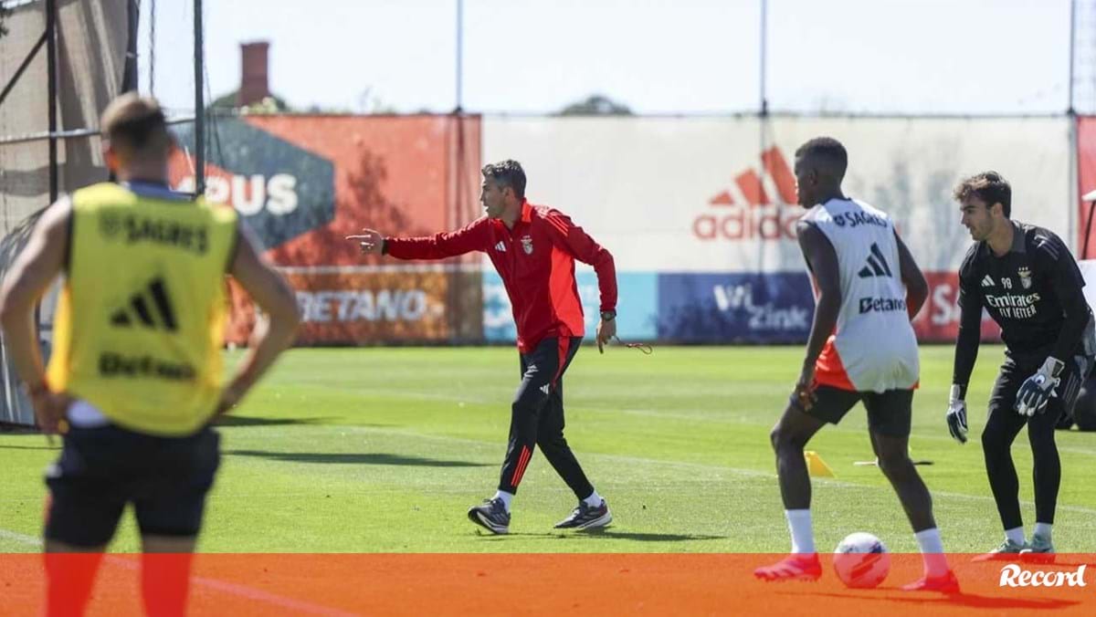 Bruno Lage avalia o 4x3x3 a pensar na estreia pelo Benfica