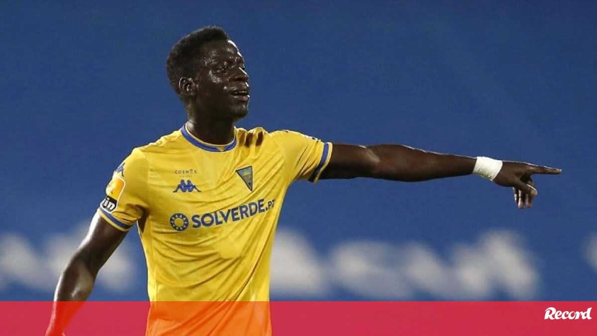 Ndiaye deixa o Estoril e ruma à Grécia