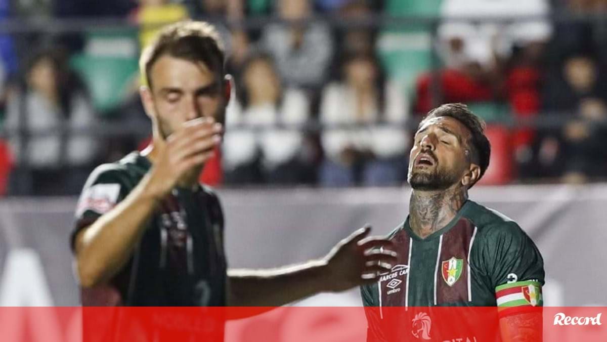 Miguel Lopes sentiu desconforto no treino e é dúvida para a receção ao Boavista