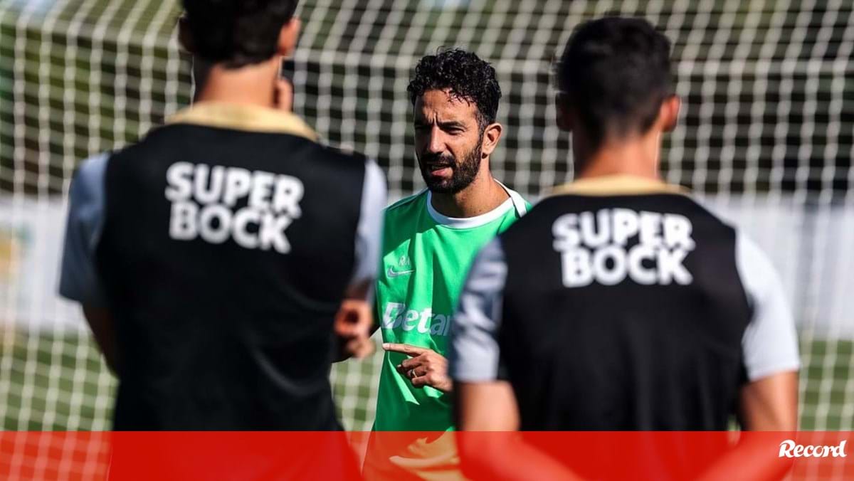 Treino do Sporting com dois reforços da formação