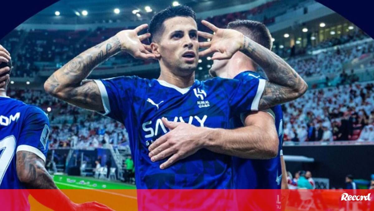 João Cancelo e Marcos Leonardo em destaque na entrada vitoriosa do Al Hilal na Champions asiática