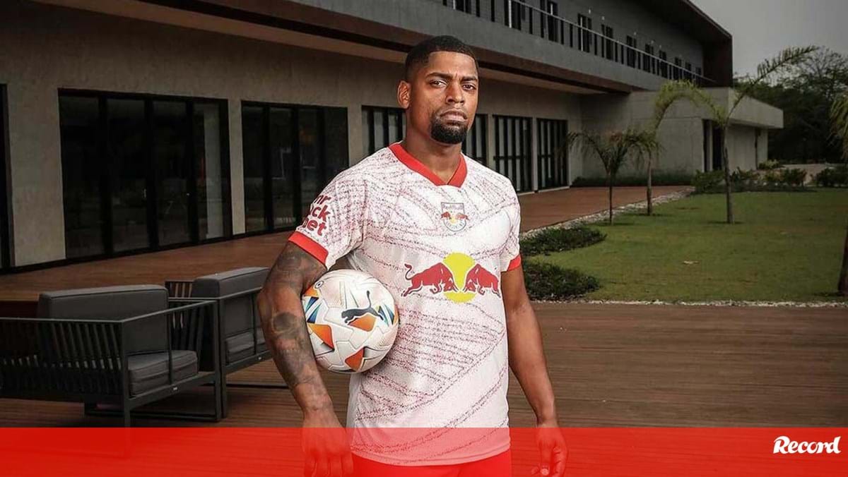 Pedro Caixinha e a chegada de Ivan Cavaleiro ao Bragantino: «Vai ajudar dentro e fora de campo»