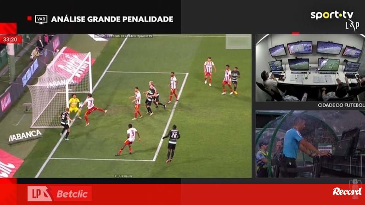 «Braço em posição natural»: árbitro justifica decisão de não marcar penálti para o Sporting após alerta do VAR