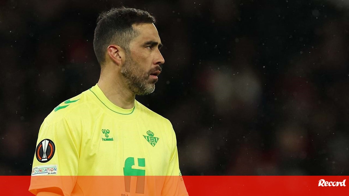 Claudio Bravo disposto a deixar reforma para ajudar Barcelona