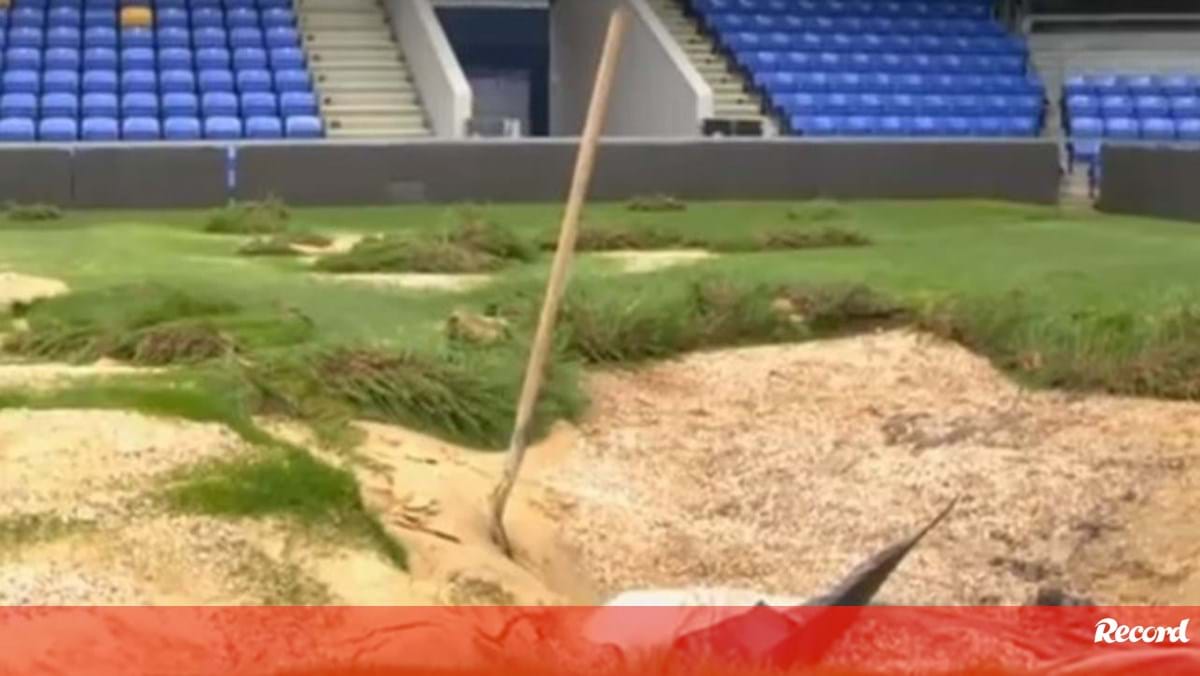 Impressionante: estádio do Wimbledon ficou com buraco no relvado e diretor pensou que imagens eram falsas