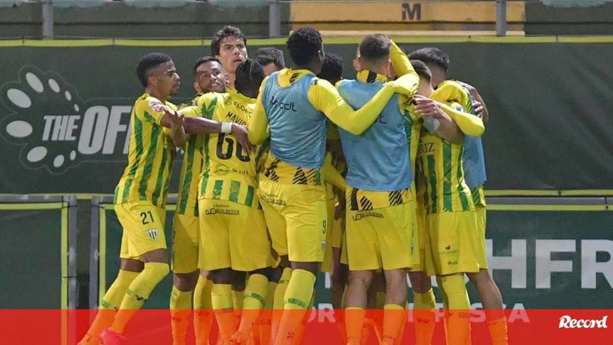 Tondela-Ac. Viseu, 4-1: subida ao pódio num dérbi desnivelado