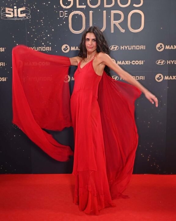 Da transparência de Ana Moura à excentricidade de Sara Matos os looks que marcaram os Globos de