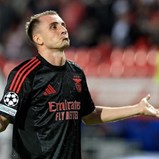 Benfica cresce à boleia de Aktürkoglu