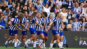 Goleada nas bancadas e no marcador: equipa de futebol feminino do FC Porto vence U. Leiria por 9-0