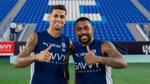 Al Hilal divulga as imagens do primeiro treino de Cancelo em Riade