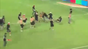 Israel: confrontos entre adeptos no relvado levam ao cancelamento do Hapoel Beer Sheva-Bnei Sakhnin