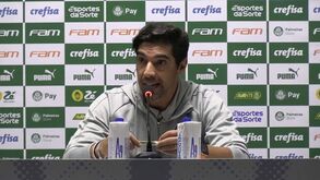 Abel Ferreira arranca conferência com novo pedido de desculpas: «Os desvios cometidos não definem as pessoas»