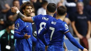 Chelsea 'esmaga' concorrência: os clubes que mais dinheiro gastaram no mercado de transferências