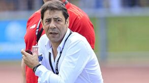 Foco no fecho do mercado: decisão sobre novo treinador do Benfica não deve ter fumo branco hoje