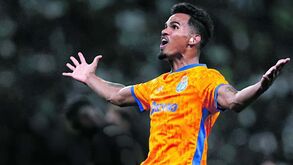 Notícia Record: Galeno vendido ao Al Ittihad por 50 milhões de euros