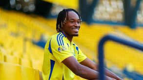 Mohamed Simakan reforça Al Nassr e junta-se a Cristiano Ronaldo e Otávio