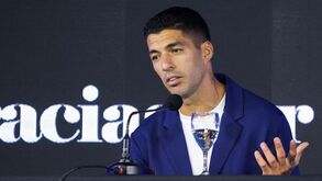 Luis Suárez anuncia adeus à seleção do Uruguai aos 37 anos: «Parto com tranquilidade»