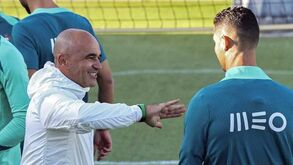 Roberto Martínez com todos disponíveis no treino de Portugal