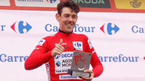 Crónica da 16.ª etapa da Vuelta: Ben O'Connor resiste e mantém camisola vermelha