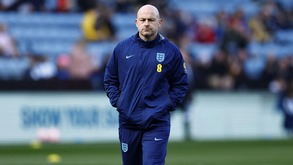 Inglaterra fica sem trio de peso