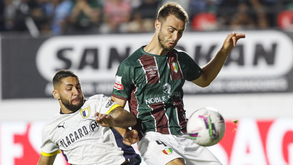 Ferro pode ficar um mês de fora