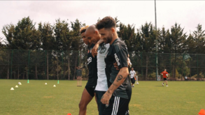 Foi desta forma que Rafa e Gedson Fernandes receberam João Mário no Besiktas