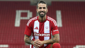 As primeiras imagens de Sérgio Oliveira como reforço do Olympiacos