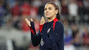 Alex Morgan anuncia a despedida dos relvados