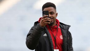 Antigo avançado do Benfica volta ao Aberdeen após um mês 'desaparecido'