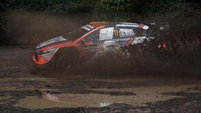 Thierry Neuville vence Rali da Acrópole e aproxima-se do título mundial