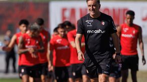 Carvalhal molda a equipa na paragem
