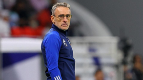 Paulo Bento enfrenta a história na corrida pelo terceiro Mundial da carreira