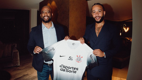 Oficial: Memphis Depay reforça o Corinthians