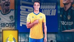 Ex-benfiquista Rodrigo troca de clube no Qatar e vai ser treinado por Pedro Martins